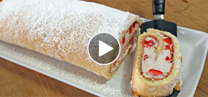 Biskuitrolle mit Erdbeerf�llung