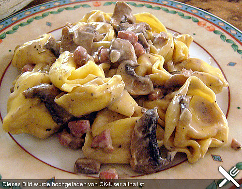 Tortellini in Champignon-Sahne-Sauce Tortellini in Champignon-Sahne-Sauce