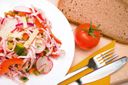 Wurstsalat mit knackiger Rohkost