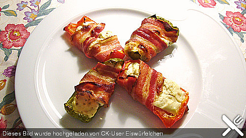 Frischk&auml;se-Paprika-Schiffchen im Speckmantel