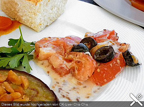 Orientalischer Tomatensalat mit Sesam