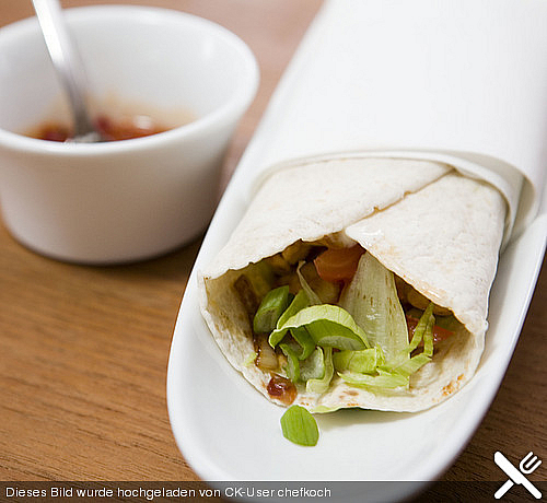 Chicken Wrap mit Gem&uuml;se, Guacamole und Cr&egrave;me fra&icirc;che