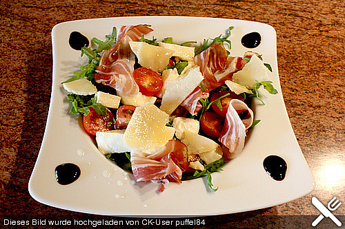 Rucolasalat mit Feigen, Mozzarella, Parmesan