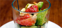 Avocado-Erdbeer-Salat mit Ingwer Dressing