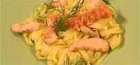 Bandnudeln mit zweierlei Lachs: Essen & Trinken