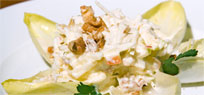 Chicoree-Selleriesalat mit Joghurt - Walnussdressing