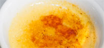 Crema Catalana mit karamellisierten Pfirsichen