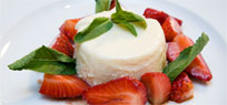 Grie�flammerie mit Erdbeeren in Balsamico