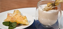 S��e Fr�hlingsrolle mit Pina Colada Espuma