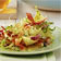 Endiviensalat mit Birnen, Sprossen und krossem Schinken in Schnittlauch-Raps&ouml;l-Dressing