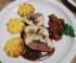 Zweierlei vom Lamm und H&auml;hnchen, Ratatouille, Polentamakronen mit Bratenso&szlig;e