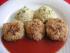 Faschierte Mini - Laibchen in Sesamh�lle mit feuriger Tomatenso�e und Reis