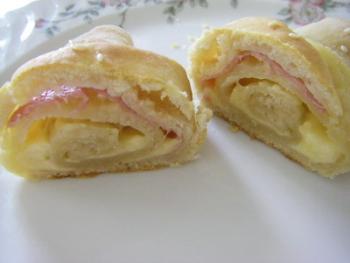 Der Anschnitt    http://www.chefkoch.de/rezepte/1148671221142890/Schinken-Gouda-Hoernchen.html