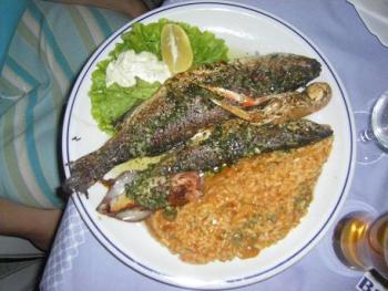 Fischplatte mit Djuvec- Reis  von der Insel Vir (Kroatien)