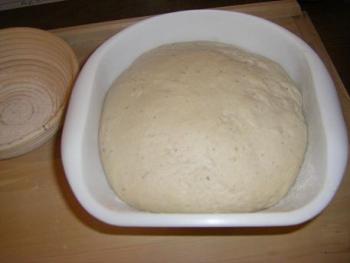 Der erste Sauerbrotteig dieses Brotes  Sauerteigbrot http://www.chefkoch.de/rezepte/573271156003132/Brot-aus-Sauerteig.html 