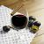 Rotwein und Zwetschgen