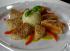 K&uuml;rbisschnitzelchen auf Currysauce mit Reistimbal
