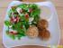 Kichererbsenb�llchen mit Spinatsalat