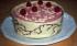 Torte mit Schokoladenrand und Himbeersahne