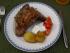 Frischlingsspareribs vom Grill mit Ofenkartoffeln, Quarkdipp und Tomatensalat