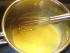 F&uuml;r den Belag geschmolzene Butter mit Mehl verr&uuml;hren