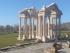 Einer der besten wiederaufgebauten Tetrapylon ist der von Aphrodisias.