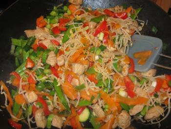 Asiatischer Wok mit Putenfleisch