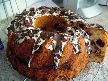 Tr&uuml;ffel-Mascarino-Kirsch-Gugelhupf von Grete