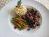 Gulasch von der Heidschnucke mit Cranberries, Keniabohnen, M�hren und Linguinen