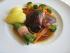 Frischlingskeule mit Gem�se und Salzkartoffeln
