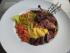&Eacute;touff&eacute;e-Taubenbr&uuml;stchen und -leber mit Steckr&uuml;benp&uuml;ree, Porreef&auml;cher und Tomatenkonkassee