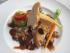 H�hnchenbrust mit Foie gras an Zucchinisandwich, mit M�hre und Shitakepilzen in Portweinsauce