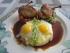 Wachtel-Brustfilets und -spiegeleier auf Zucchinijulienne, Tomaten-Oliven-Kompott und Kartoffelp�ree