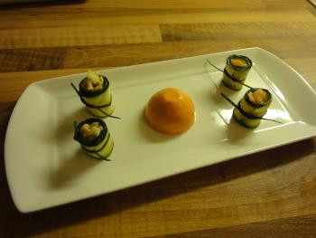 Lachs Zucchini R&ouml;llchen mit Paprika Panna Cotta