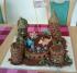 Drachenburg zum 8. Geburtstag meines Patenkindes. K�sekuchen (auf sein Wunsch!) in der Mitte und Schoko mit Schokoganache als T�rme.