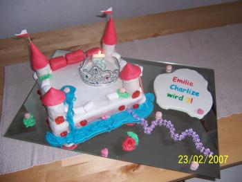 meine erste motivtorte zum dritten geburtstag meiner tochter:o)