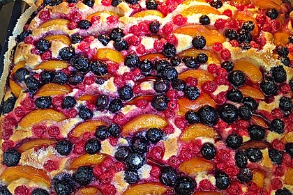 Pflaumen- , Kirschen- oder Aprikosenkuchen