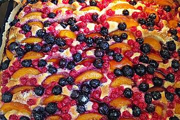 Pflaumen- , Kirschen- oder Aprikosenkuchen