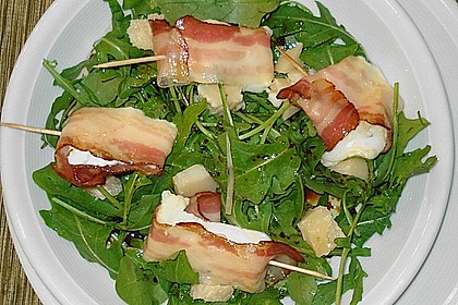 Gebratener Schafk&auml;se im Speckmantel auf Rucola-Parmesan-Salat 2