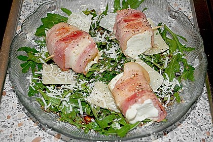 Gebratener Schafk&auml;se im Speckmantel auf Rucola-Parmesan-Salat 3