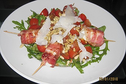 Gebratener Schafk&auml;se im Speckmantel auf Rucola-Parmesan-Salat 6