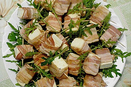 Gebratener Schafk&auml;se im Speckmantel auf Rucola-Parmesan-Salat 7