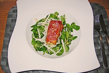Gebratener Schafk&auml;se im Speckmantel auf Rucola-Parmesan-Salat 9