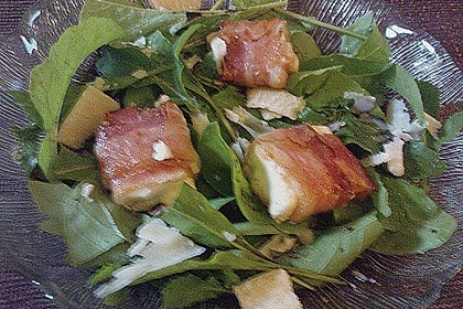 Gebratener Schafk&auml;se im Speckmantel auf Rucola-Parmesan-Salat 10
