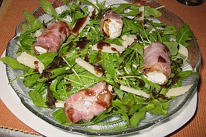 Gebratener Schafk&auml;se im Speckmantel auf Rucola-Parmesan-Salat 13