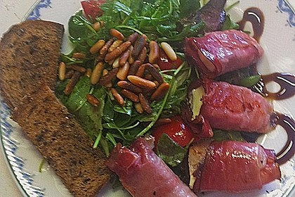 Gebratener Schafk&auml;se im Speckmantel auf Rucola-Parmesan-Salat 14