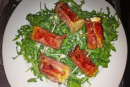 Gebratener Schafk&auml;se im Speckmantel auf Rucola-Parmesan-Salat 16
