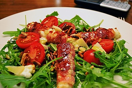 Gebratener Schafk&auml;se im Speckmantel auf Rucola-Parmesan-Salat 20
