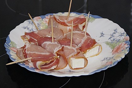 Gebratener Schafk&auml;se im Speckmantel auf Rucola-Parmesan-Salat 22