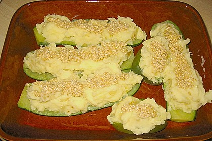 Gefüllte Zucchini mit Kartoffel-Zwiebel-Püree 5